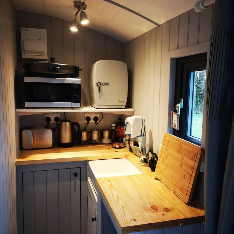 랜드린도드웰스 Pen-Rhos Luxury Glamping "Cuckoo'S Nest" 빌라 외부 사진